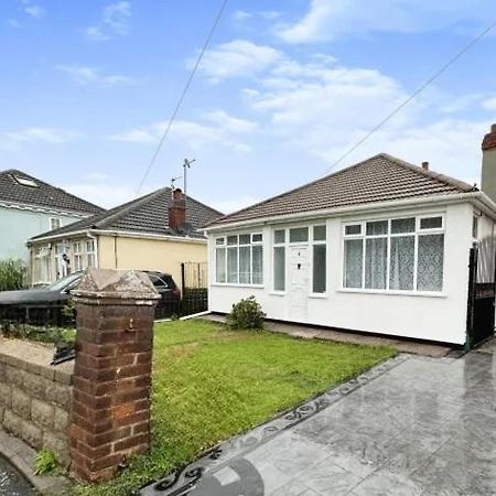Hotel Uplands Grove Bungalow à Wolverhampton Extérieur photo